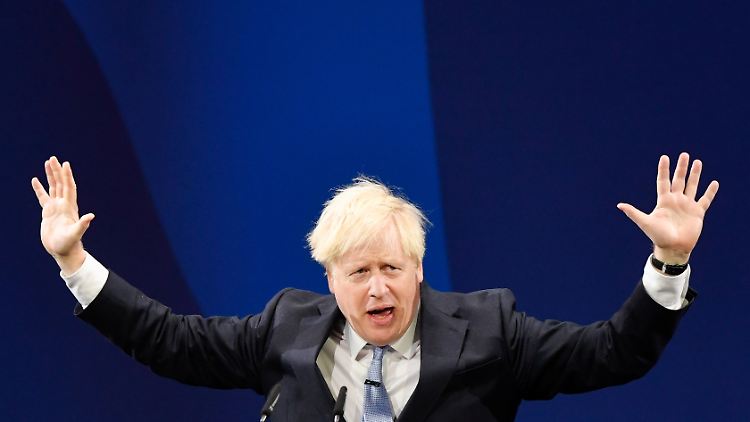 Alles wird gut: Der britische Premier Johnson spricht in Manchester seinen Parteigenossen Mut zu. 