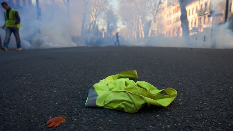 Die Erinnerungen an die Gelbwestenproteste, die sich 2018 an Benzinpreiserhöhungen entzündet hatten, sind nicht nur in Frankreich noch lebendig. 