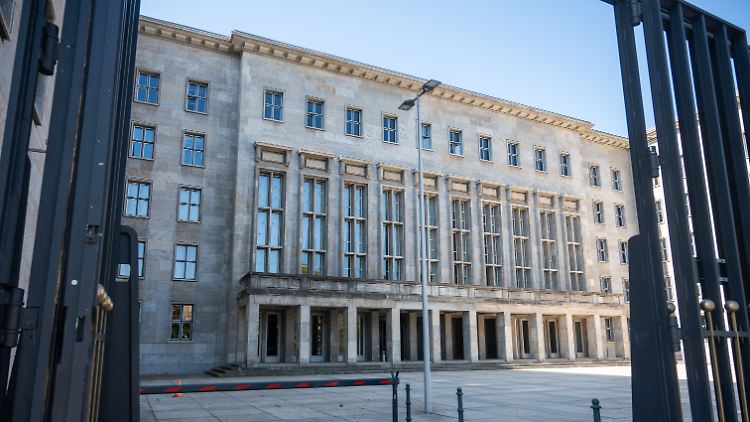 Das Bundesfinanzministerium in Berlin dürfte sich nicht über das gestiegene Haushaltsdefizit freuen.