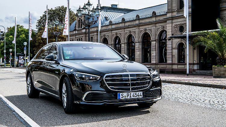 Fahren darf einen Mercedes S 680 Guard übrigens nur, wer vorher ein entsprechendes Training absolviert hat.