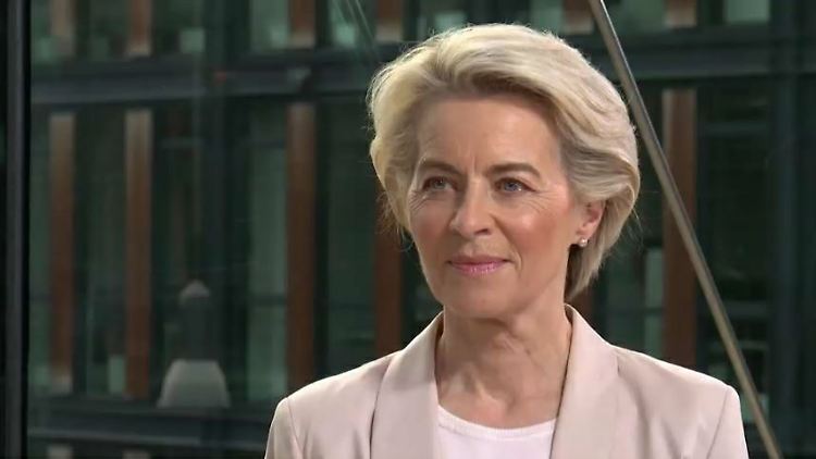Ursula von der Leyen will die EU-Mitgliedsstaaten mit finanziellen Anreizen, aber auch Sanktionen, zum Mitmachen bewegen.