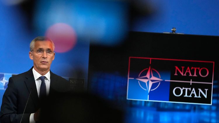 Stoltenberg geht auf Distanz zu Russland, bietet aber dennoch Gespräche an.