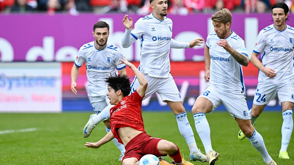 Der-1-FC-Kaiserslautern-und-der-1-FC-Magdeburg-haben-sich-unentschieden-getrennt