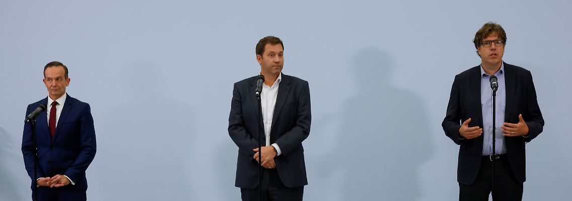 2021-10-07T162825Z_284518623_RC245Q9GTSGZ_RTRMADP_3_GERMANY-POLITICS.JPG