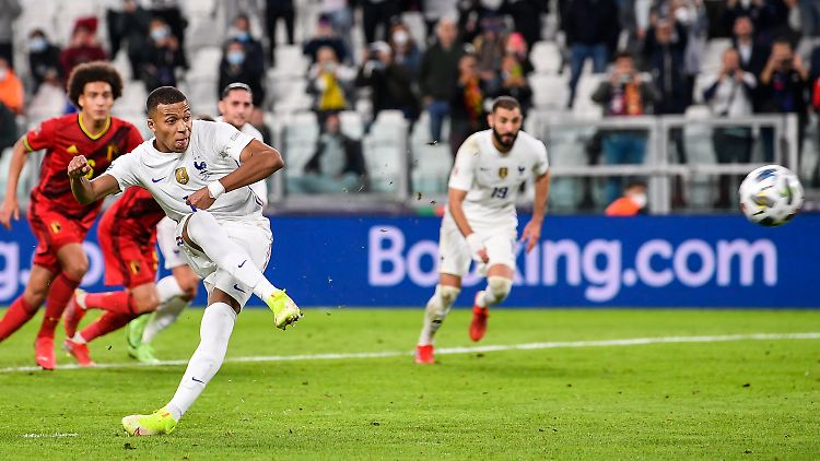 Das 2:2 - Mbappé vom Elfmeterpunkt.