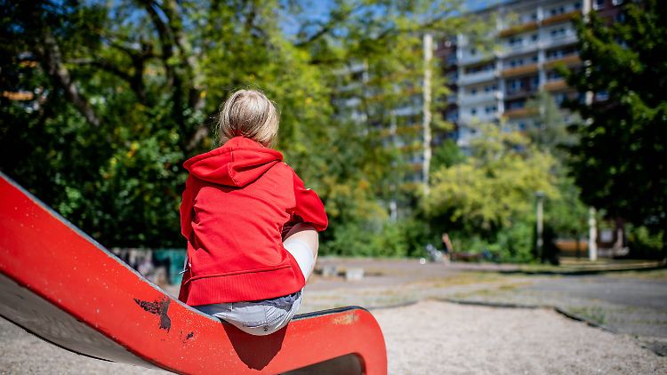 Kinder aus ärmeren Familien stecken sich häufiger mit Corona an. 