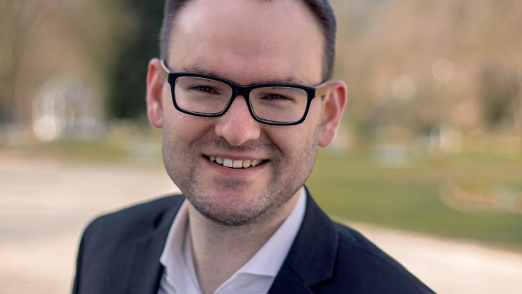 Der Politologe Lucas Wehner leitet das International Office an der Internationalen Hochschule Bad Liebenzell. Sein Schwerpunkt ist Terrorismus. Seit vier Jahren engagiert sich der Reservist der Bundeswehr für deutsche Ortskräfte in Afghanistan.