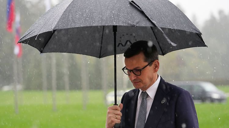 Premierminister Morawiecki muss nun zurückrudern, obwohl er den Streit um nationales und EU-Recht erst ins Rollen gebracht hat.