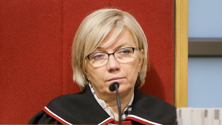 Die Ernennung von Julia Przyłębska zur Präsidentin des Verfassungsgerichts 2016 ist juristisch umstritten.