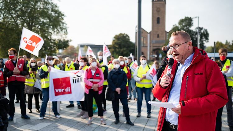 Verdi-Chef Werneke unterstrich vor Beginn nochmals die Forderungen der Gewerkschaft.