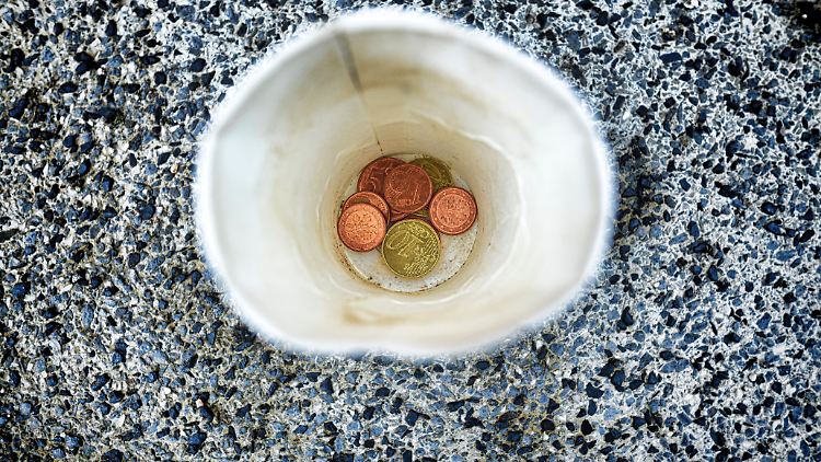 Aufs Jahr gerechnet erhalten Hartz-IV-Empfänger 36 Euro mehr. 