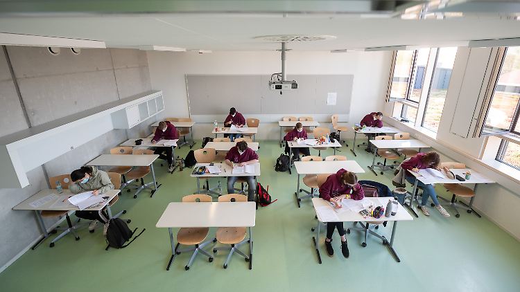 Abi-Klausur 2021: Wenn es nach den Kultusministern geht, könnte es im April 2022 genauso aussehen.