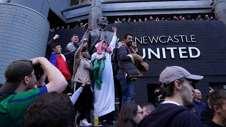 Was wohl Sir Bobby Robson von der Übernahme halten würde?