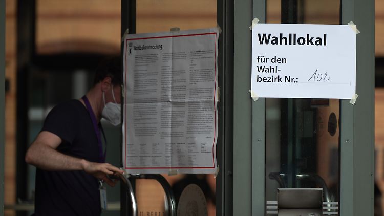 Aus etwa 100 Berliner Wahllokalen wurden Unregelmäßigkeiten gemeldet.