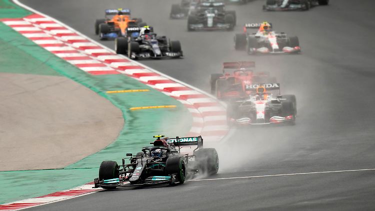Bottas führte fast das komplette Rennen. 
