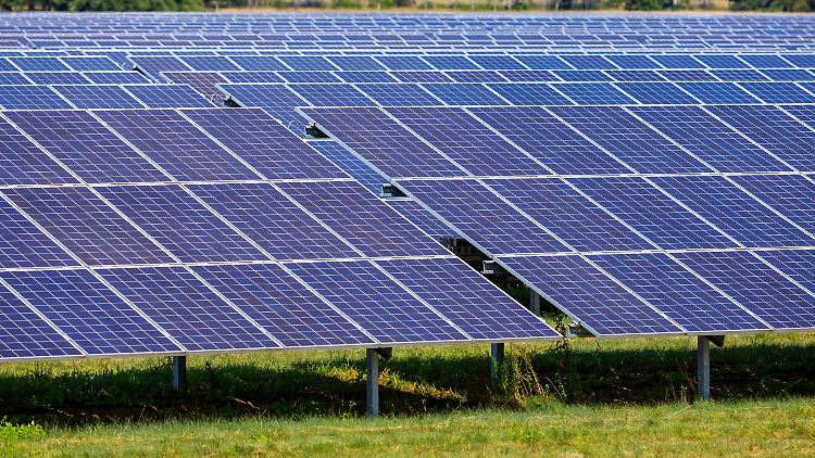 Viele Solaranlagen sind fertig, aber nicht im Einsatz.