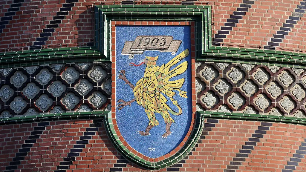 Der-Rostocker-Wasserturm-ist-nach-Abbau-des-Baugeruests-wieder-gut-zu-sehen