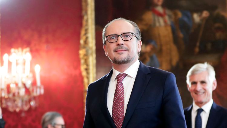 Mit Alexander Schallenberg folgt ein weltgewandter Diplomat auf Ex-Kanzler Kurz.