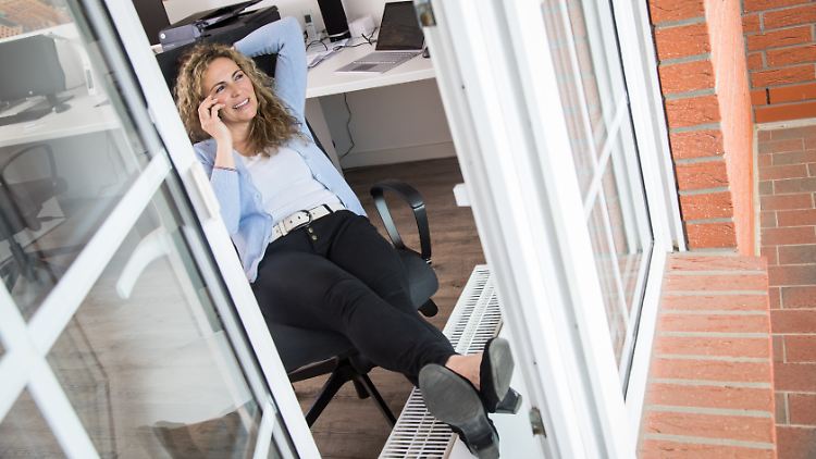 Viele Jobs sind an den Schreibtisch gebunden, umso wichtiger ist die Bewegung zwischendurch.