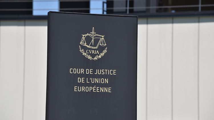 Ob die EU ihren Mitgliedsstaaten weiter Gelder kürzen darf, muss der EuGh entscheiden.