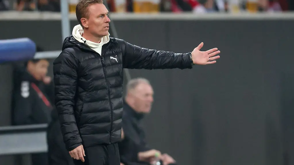 Fuerths-Trainer-Leo-Haas-drohen-viele-Ausfaelle