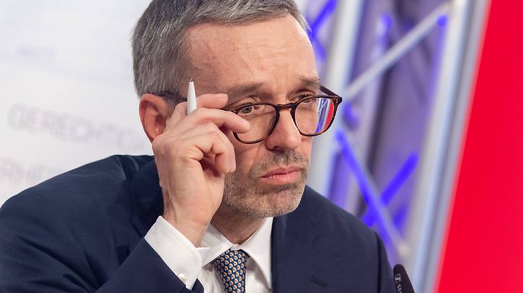 FPÖ-Chef Kickl wirft dem neuen Kanzler vor, dieser stelle die Ermittlungen des Justizministeriums in Frage.