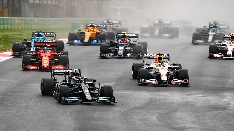 Bottas führte am Start des Großen Preises der Türkei vor Verstappen und siegte auch im Ziel vor dem Niederländer.