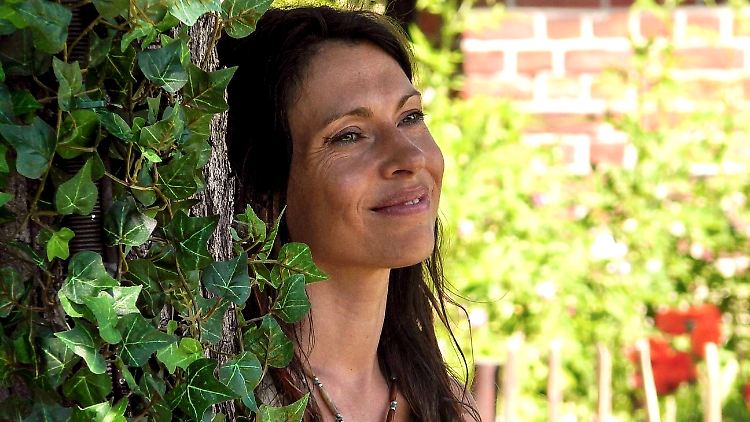 Ist eins mit der Natur: die in sich ruhende Schauspielerin Jana Pallaske (Foto: RTL)