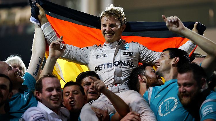 Einmal ganz oben: Rosberg jubelt über seinen Formel-1-Titel 2016.