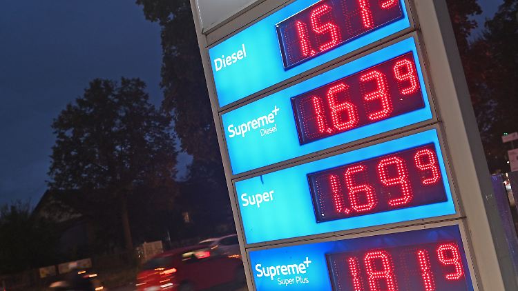 Spätestens bei einem Preis von 1,99 Euro solle der Staat eingreifen, sagt Scheuer.