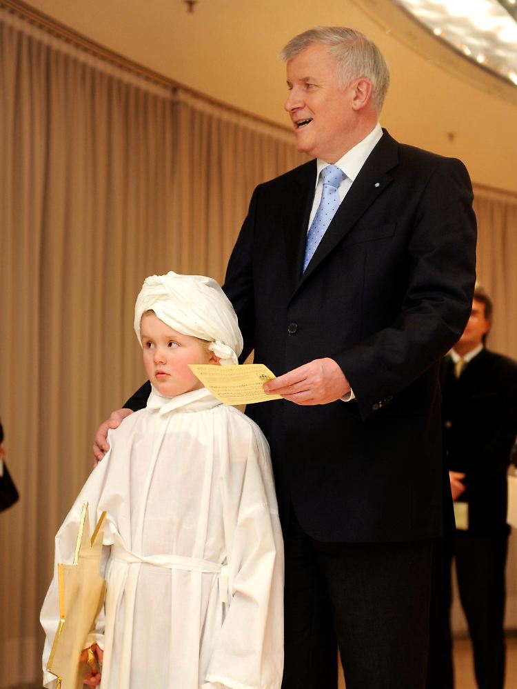 Ein wenig klingt es wie ein Nachruf, wenn Seehofer Westerwelle würdigt.