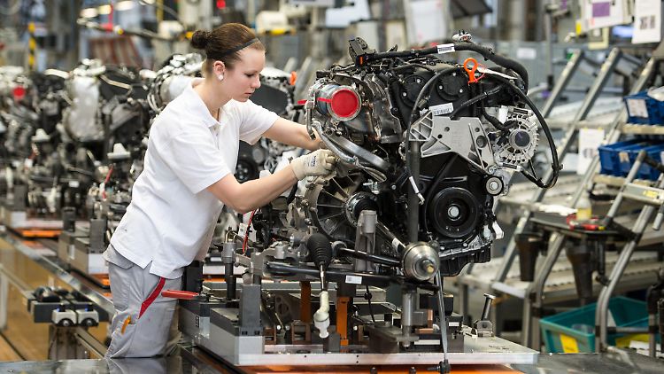 Für die Produktion von E-Autos werden weit weniger Arbeitskräfte benötigt.