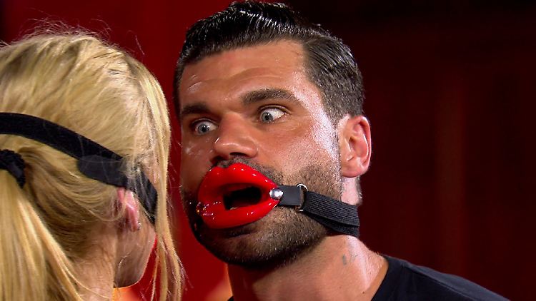 Kontrolliert, was seine Frau trägt: Mike Cees
