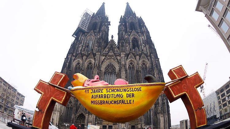 Die schleppende Aufarbeitung der sexuellen Übergriffe von Geistlichen an Kindern und Jugendlichen ist ein Grund für die Krise der Katholischen Kirche.
