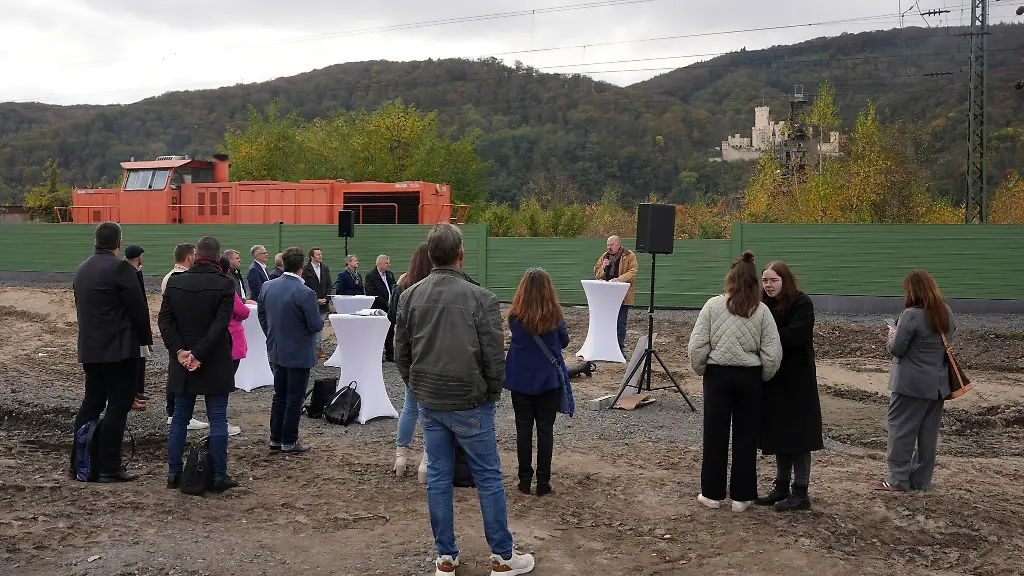 Im-Mittelrheintal-sind-bislang-auf-einer-Laenge-von-acht-Kilometer-Schallschutzwaende-gegen-Bahnlaerm-errichtet-worden