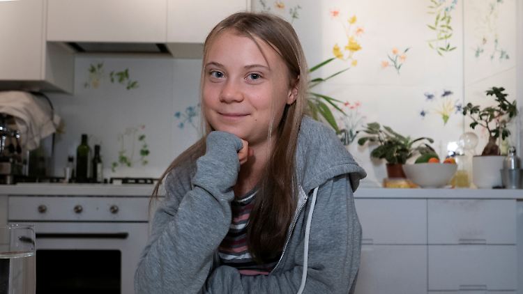 Greta Thunberg in ihrer Wohnung in Stockholm.