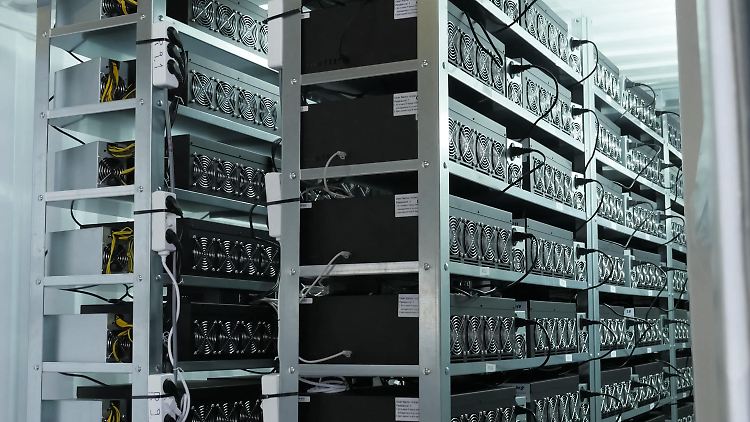 Das Berechnen der Krypto-Währung Bitcoin verschlingt viel Energie.