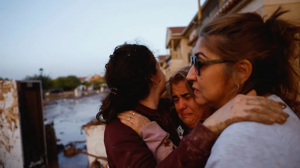 2024-10-30T193457Z-731711794-RC24VAADR4M9-RTRMADP-3-EUROPE-WEATHER-SPAIN-STORM