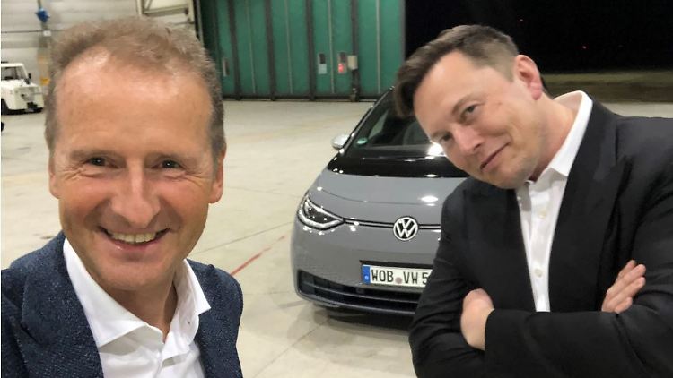 Herbert Diess und sein Rivale Elon Musk kämpfen um die Marktherrschaft in der Automobilbranche.