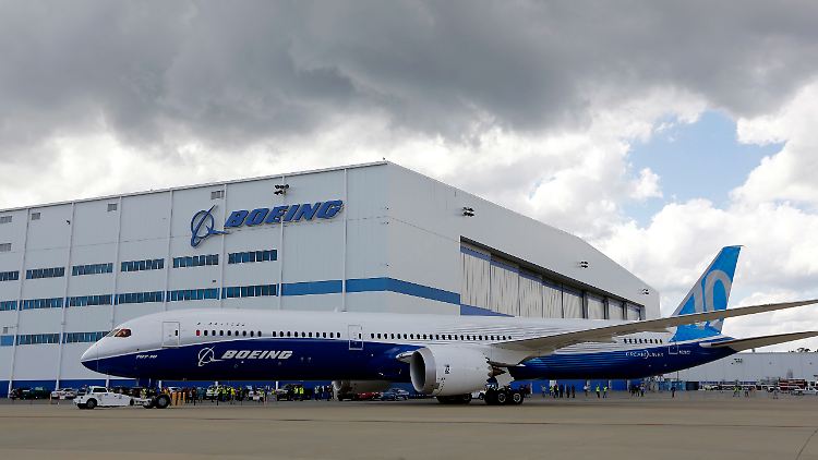 Muss vielleicht bald am Boden bleiben  - Boeings Dreamliner. 