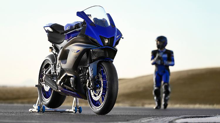 Mit einer Spitzengeschwindigkeit von 216 km/h ist die Yamaha R7 kein Kind von Traurigkeit.