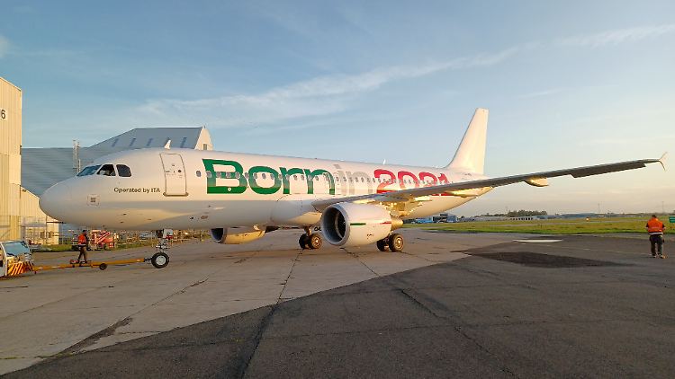 Die neue Airline plant, in diesem Jahr mit 52 Maschinen und einer Belegschaft von ungefähr 2800 Menschen zu operieren.