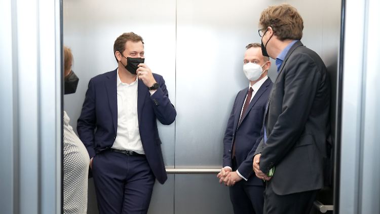 Verbringen derzeit viel Zeit miteinander - SPD-Generalsekretär Lars Klingbeil (l.), FDP-Generalsekretär Volker Wissing (M.) und der Bundesgeschäftsführer der Grünen Michael Kellner. 
