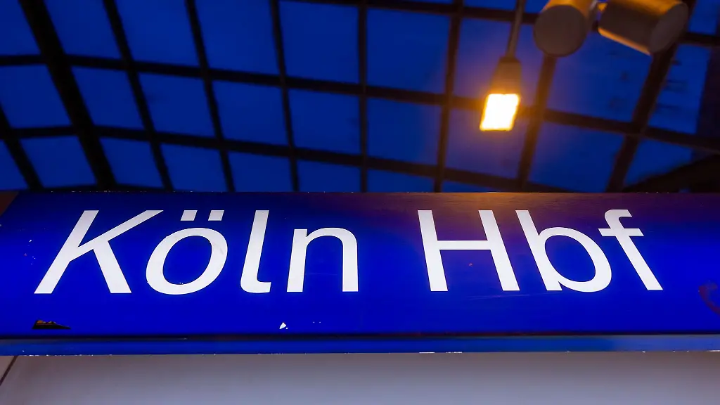 Am-Koelner-Hauptbahnhof-ist-eine-Person-von-einem-Zug-ueberrollt-und-getoetet-worden