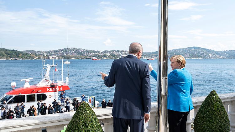 Merkel wirbt bei ihrem Treffen mit Erdogan für die Fortführung des EU-Türkei-Abkommens zu Geflüchteten. 