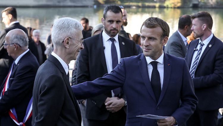 Macron ist der erste französische Präsident, der an einem Gedenken an die Opfer des Massakers im Jahr 1961 teilnimmt.