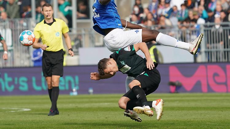 Gegen den SV Darmstadt war für Bremen nichts zu holen. Nicolai Rapp (u.) legte sogar ein Tor für den Gegner auf.