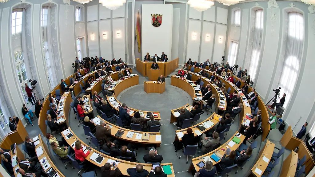 Alljaehrlich-werden-die-Abgeordnetendiaeten-an-die-Einkommensentwicklung-angepasst-so-sieht-es-das-Abgeordnetengesetz-vor-Archivbild