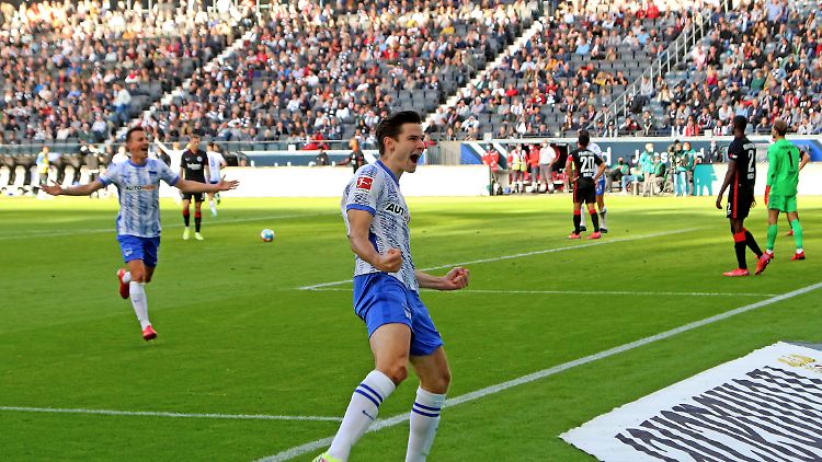 Jurgen Ekkelenkamp feiert das 2:0 und wahrscheinlich auch den UFCC-Titel. 