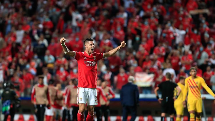Barcelona geschlagen, Punkt gegen Kiew - Benfica ist in der Pole für die K.o.-Runde. Da jubelt auch Julian Weigl.